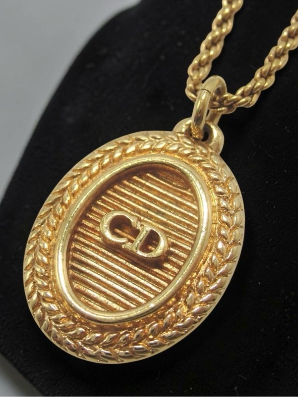 DIOR Vintage CD Logo Pendant Necklace- Germany ✨🤩 - Picture 3 of 16